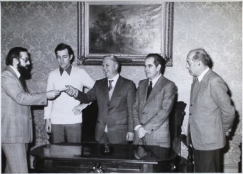 Cerimonia di consegna della lettera di donazione dell'opera